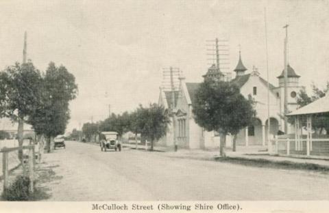 McCulloch Street, showing Shire Office, Donald