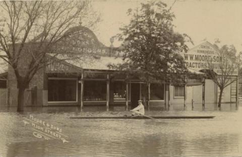 Moore & Sons, High Street, Echuca, 1909