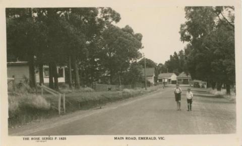 Main road, Emerald, 1945