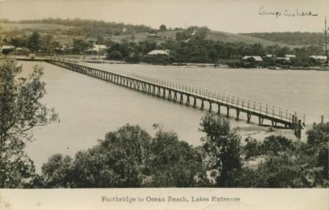 Footbridge to Ocean Beach, Lakes Entrance