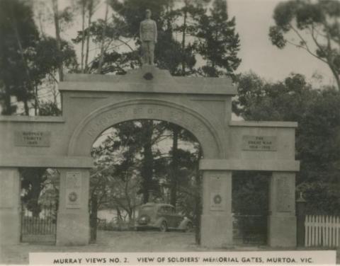 View of Soldiers' Memorial Gates, Murtoa