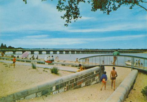 Bridge linking Barwon Heads with Ocean Grove