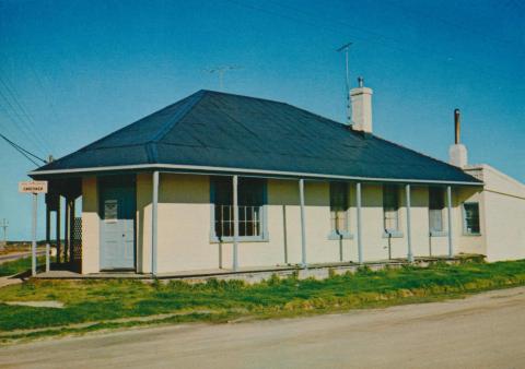 The old Derwent Hotel, Port Albert