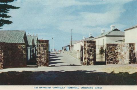 Sir Raymond Connelly Memorial Entrance Gates, Portsea