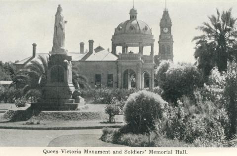 Queen Victoria Monument and Soldiers' Memorial Hall, Bendigo