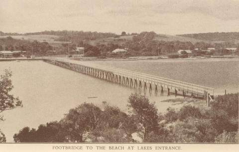 Footbridge to the beach, Lakes Entrance