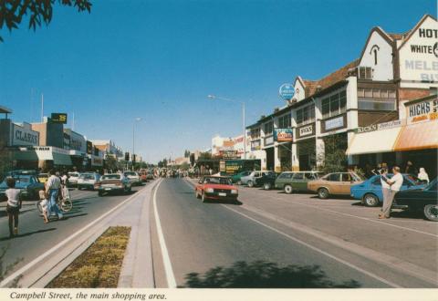 Busy Campbell Street, the main shopping area, Swan Hill