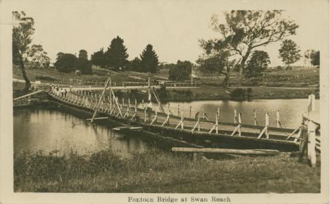 Pontoon Bridge at Swan Reach