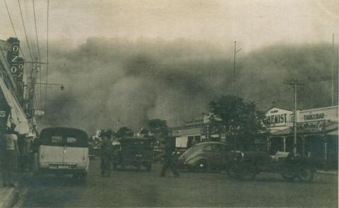 Dust storm, Langtree Avenue, Mildura