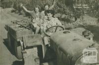 Fruit pickers, Merrigum, 1954