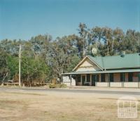 Whorouly Hotel, 2002