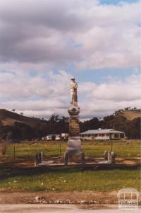 War Memorial, Yarck, 2011