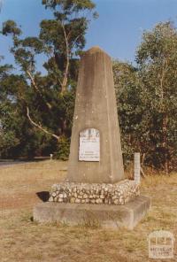 Hume and Hovell Memorial, Allans Flat, 2006