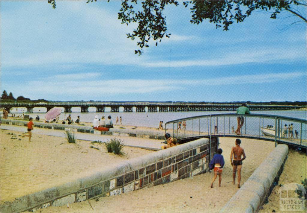 Bridge linking Barwon Heads with Ocean Grove