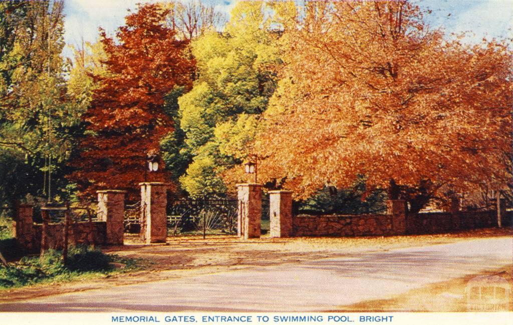 Memorial gates, entrance to swimming pool, Bright