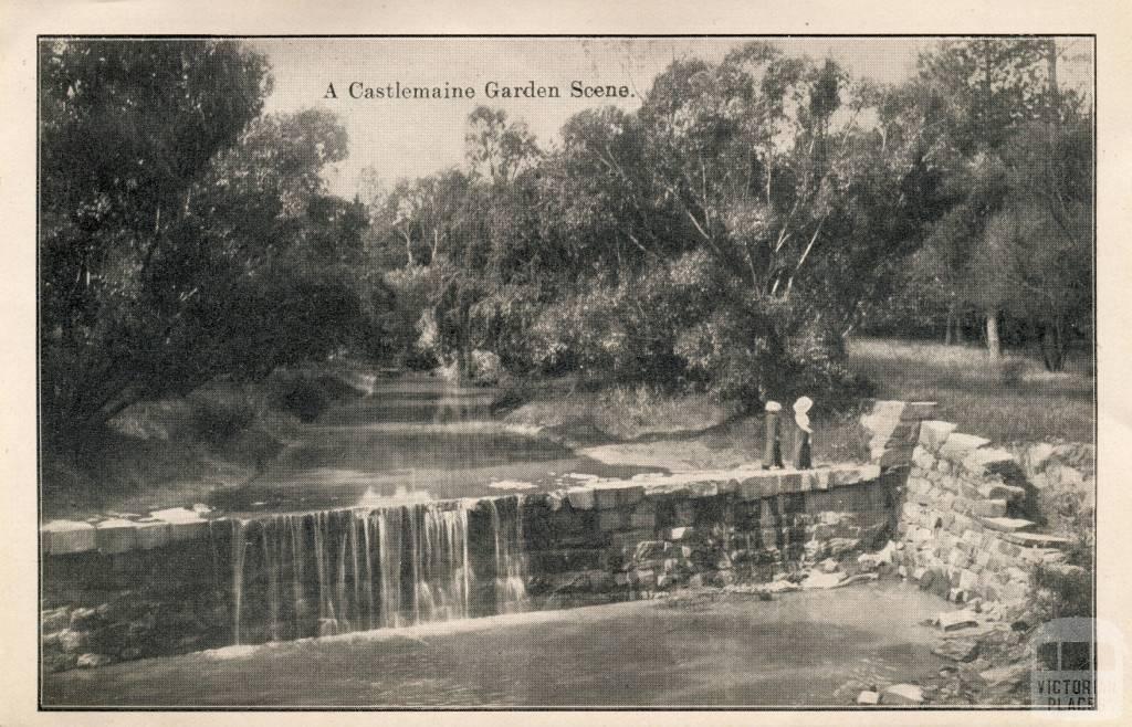 A Castlemaine garden scene, 1915