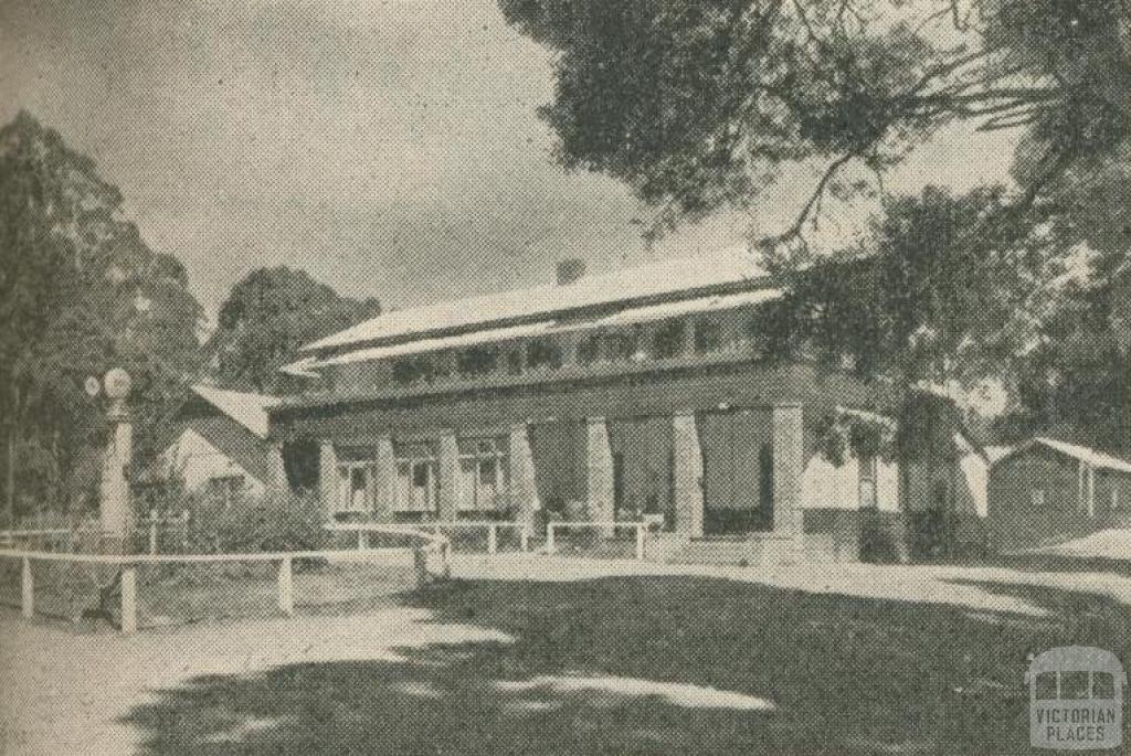 The Black's Spur Hotel, Narbethong, 1947-48