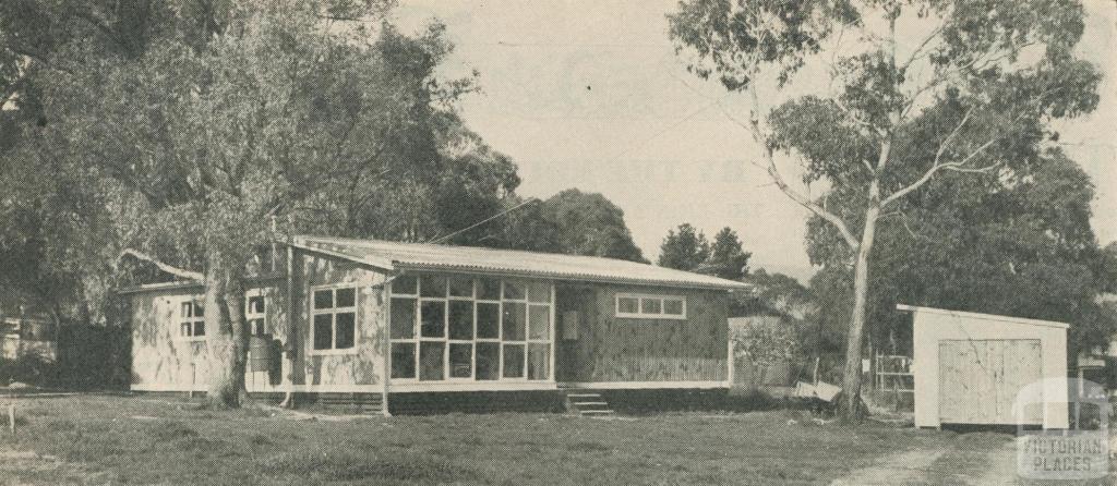 House in bush setting at Boronia, 1958