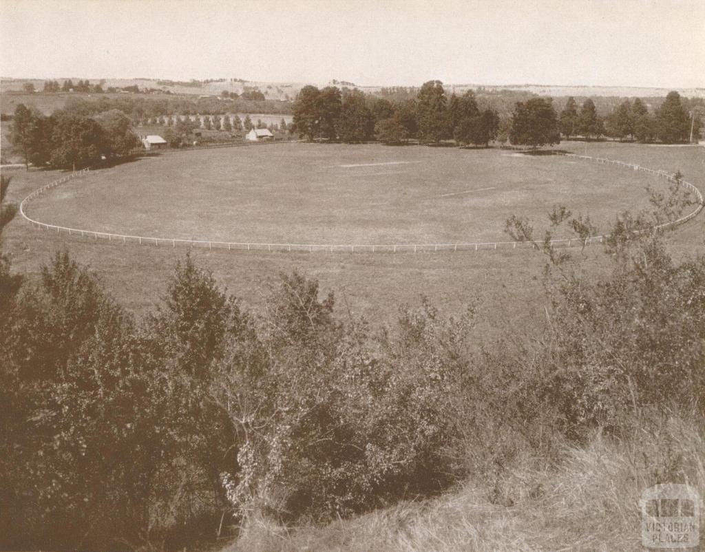 Heidelberg Park with Warringal Park in the background, 1937