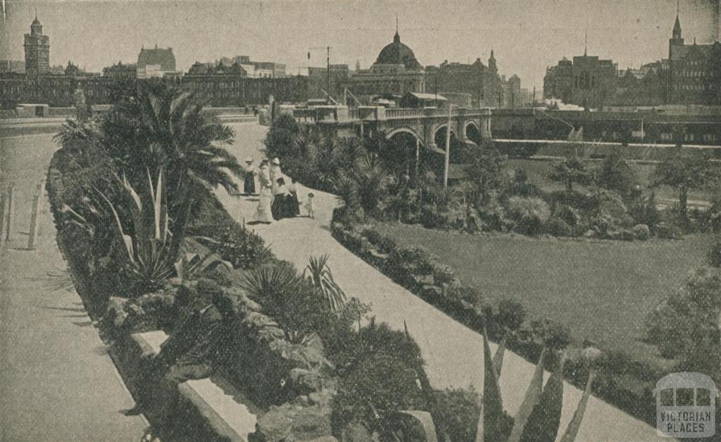 Princes Bridge, looking from Alexandra Gardens, Melbourne, 1918