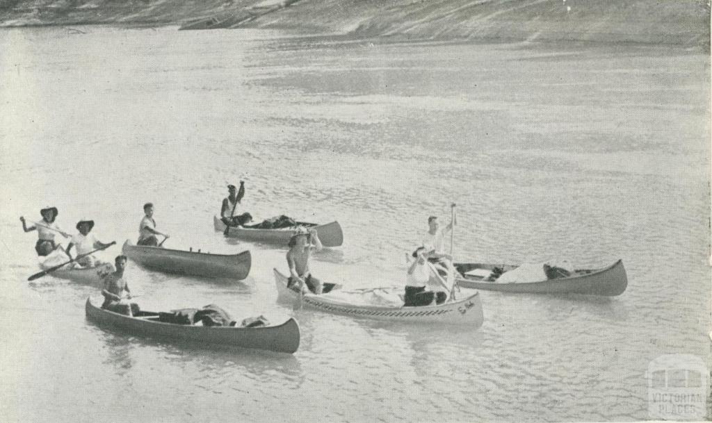 Canoeing on the Murray River, Echuca, 1950