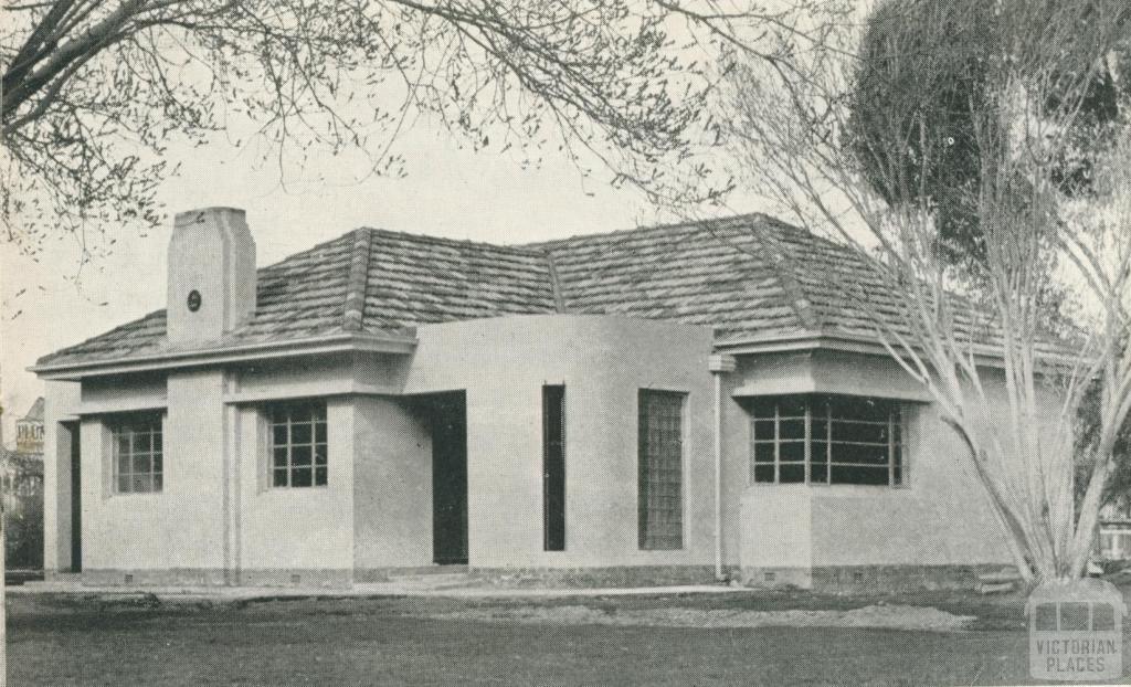 Modern Building, Alton Gardens, Echuca, 1950