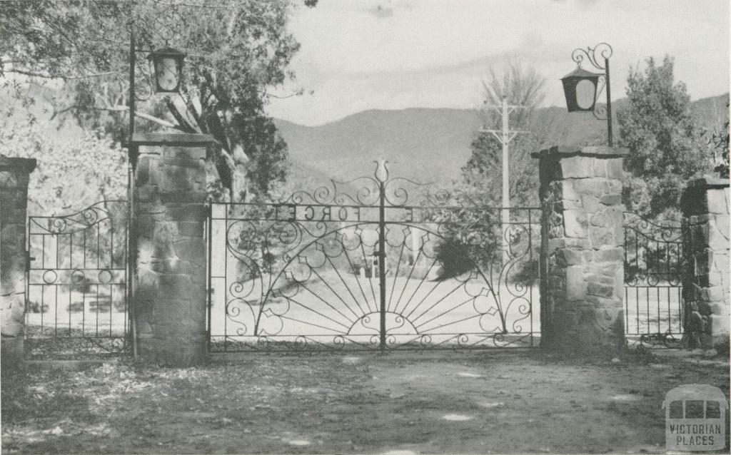 Memorial Gates at entrance to Park and Swimming Pool, Bright, c1960