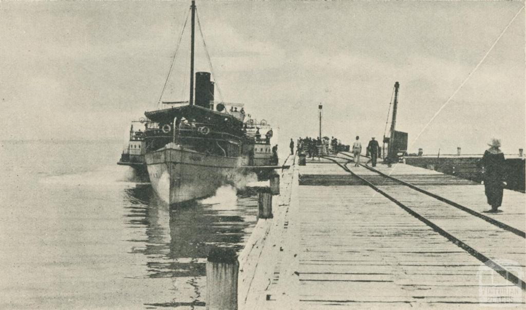 P.S. Hygeia at the Pier, Dromana