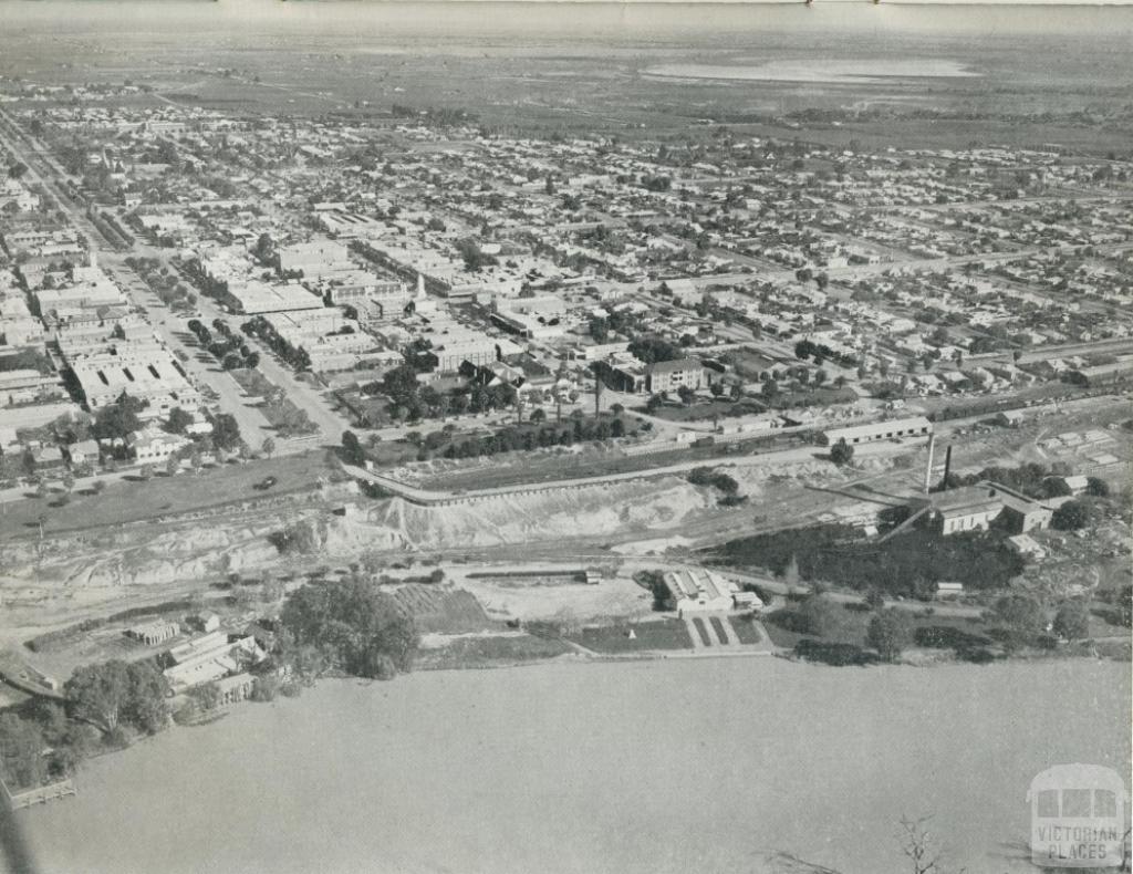 Aerial view of Mildura, 1964