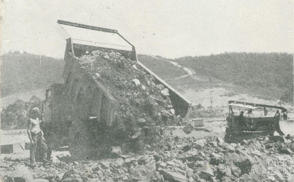 Dumping rock fill on the dam seat, Upper Yarra Dam, 1954