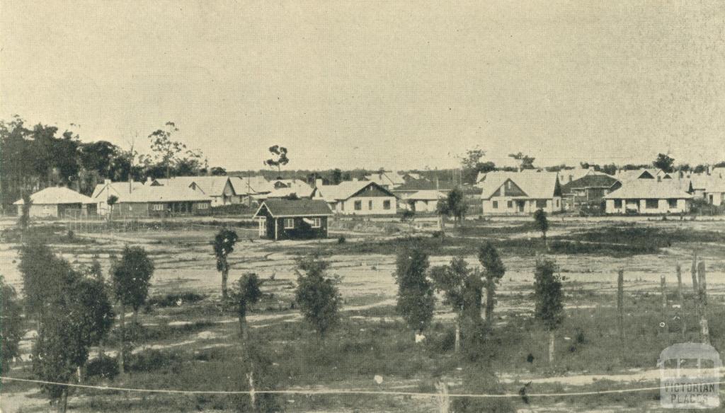 Looking towards Green Street from Broadway, in the 1920s, Yallourn