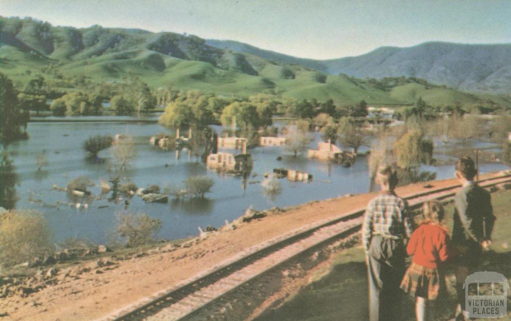 The flooded township of old Tallangatta, 1960