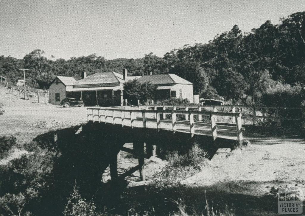 The Blue Duck Hotel, Glen Wills, 1955