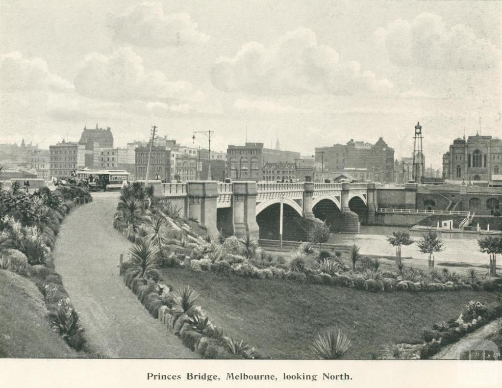 Princes Bridge, Melbourne, looking north, 1900