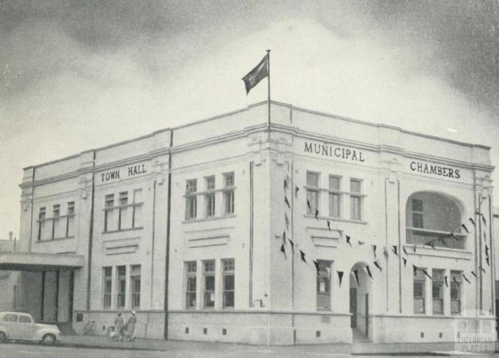 Town Hall and Municipal Chambers, Warrnambool, c1960