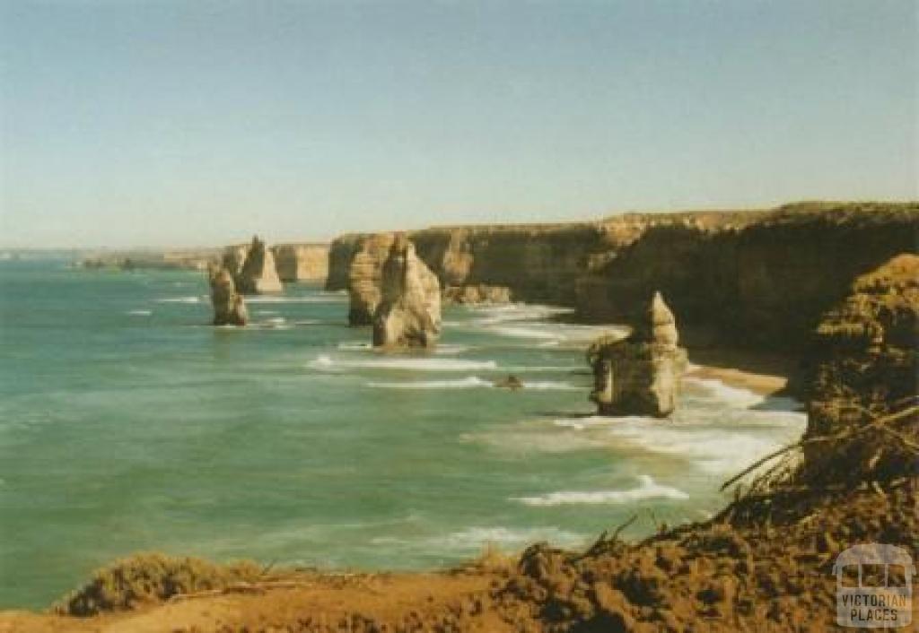 The Great Ocean Road, the stately 12 Apostles east of Port Campbell