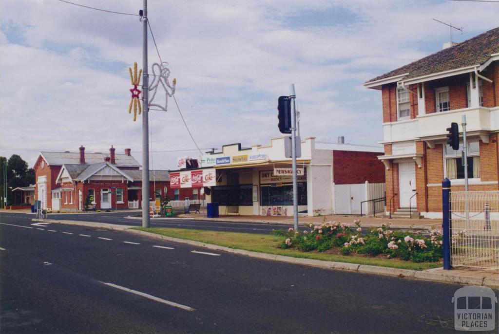 Post Office, shops, former State Bank, Stratford, 1998