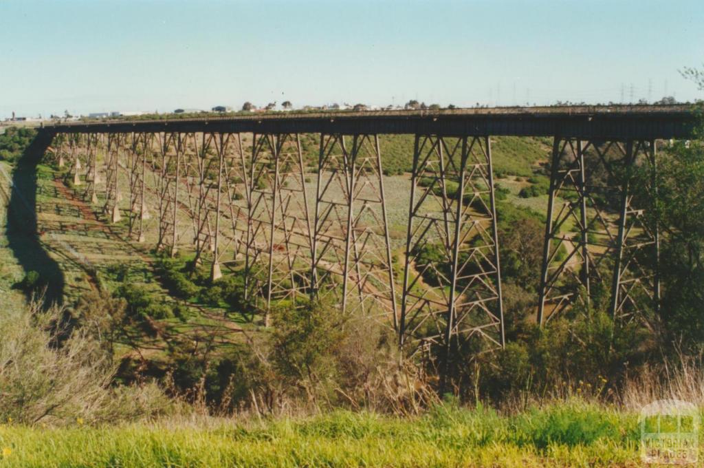 Rail viaduct Maribyrnong River, 2000