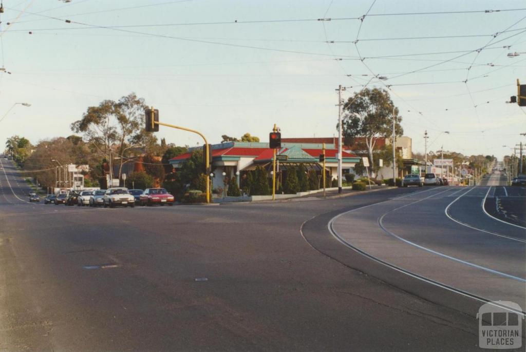 Corner of Toorakand Camberwell roads, Hartwell, 2000