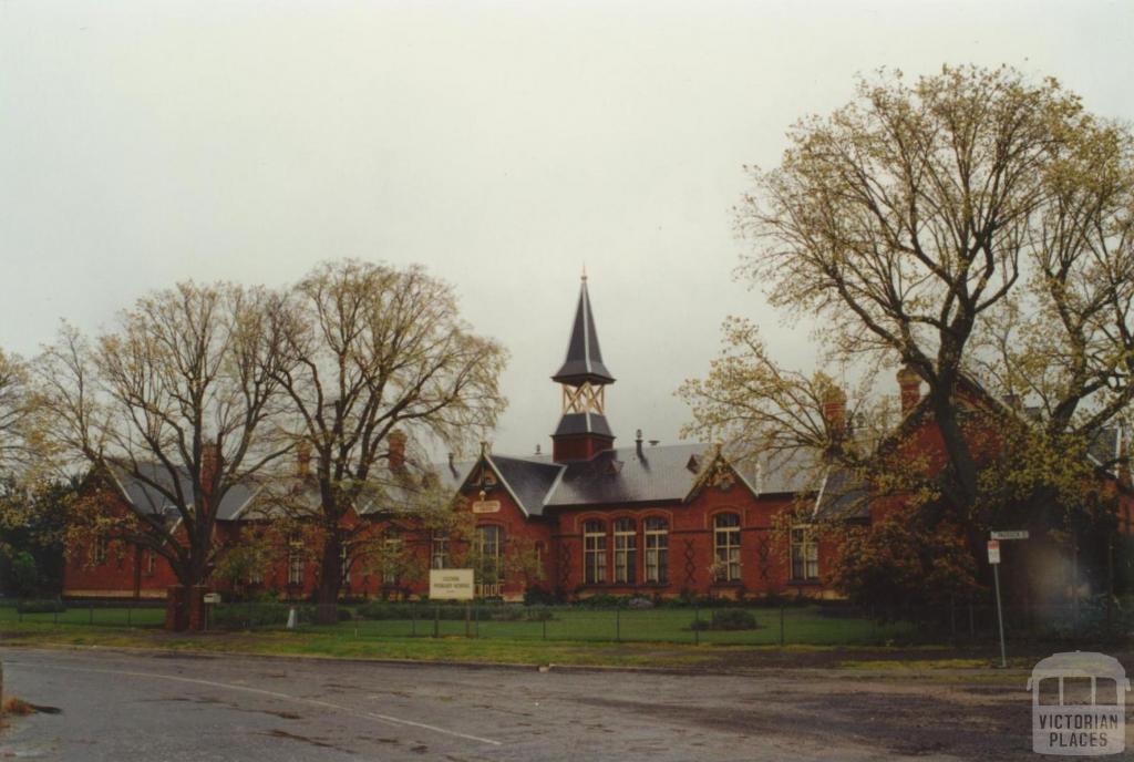 Clunes School, 2000