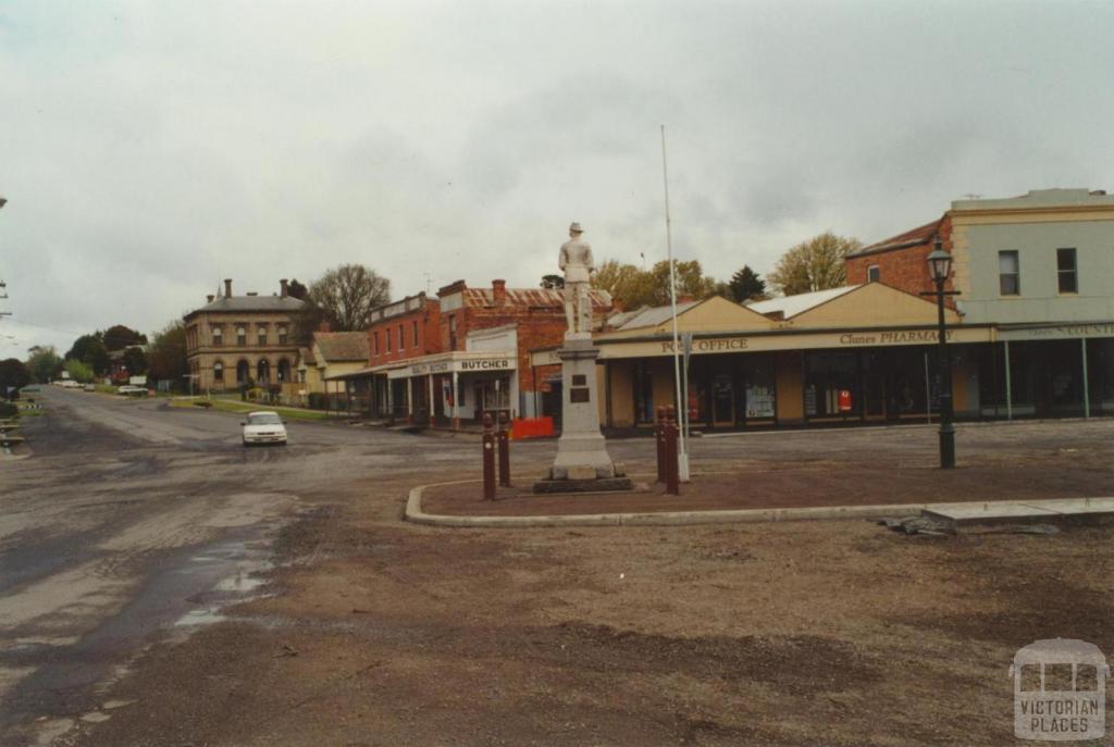 Clunes Post Office and War Memorial, 2000