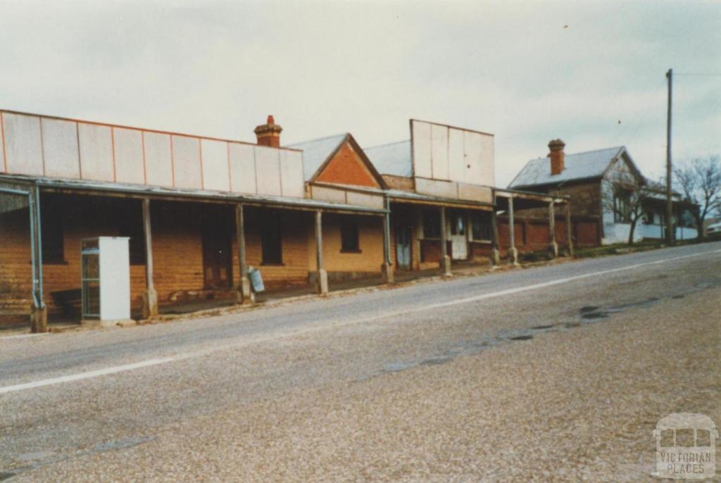 Newtown, Beechworth, before shops refurbished