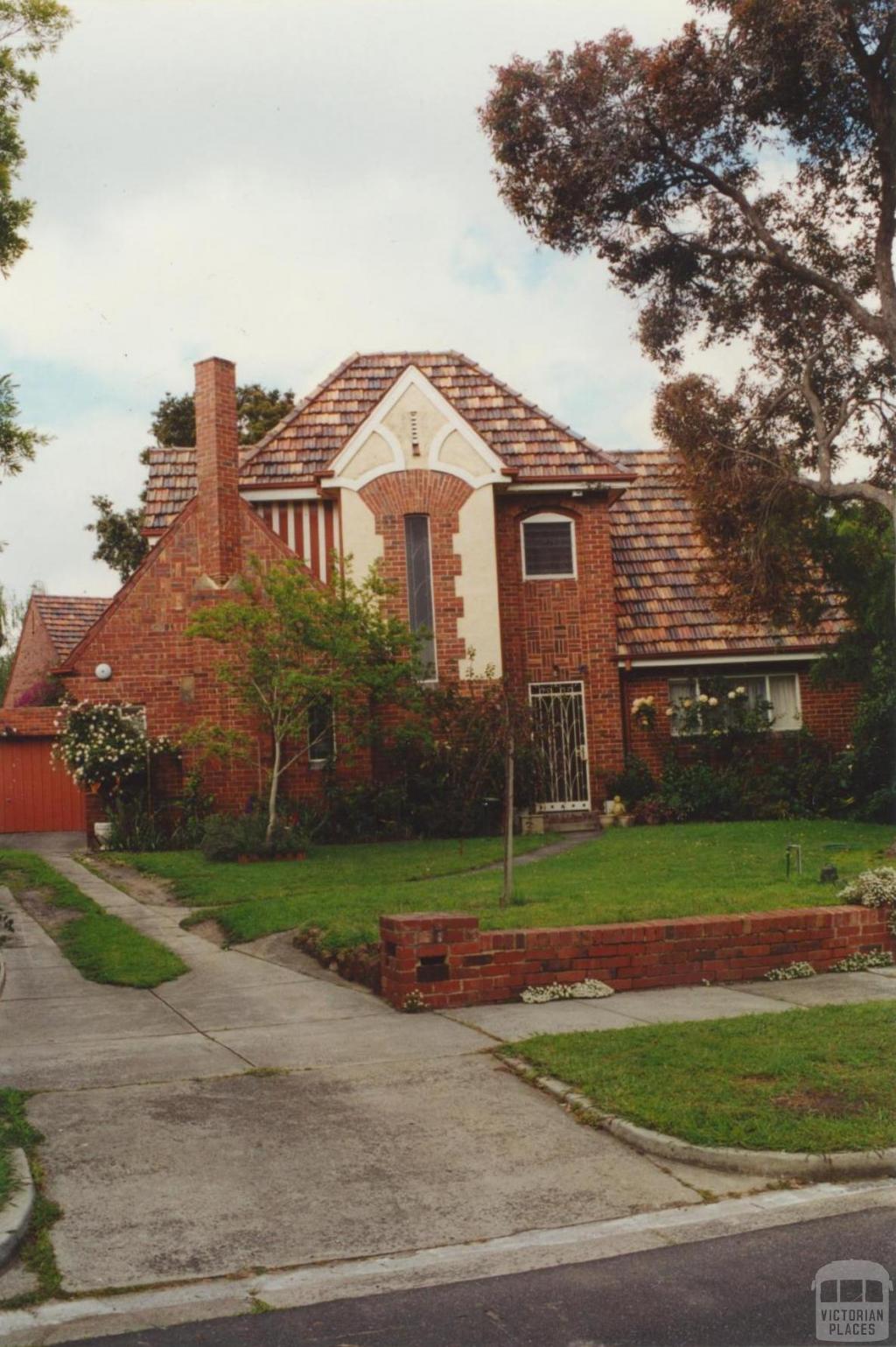 Tudor Court, Ivanhoe (Jennings estate), 2000