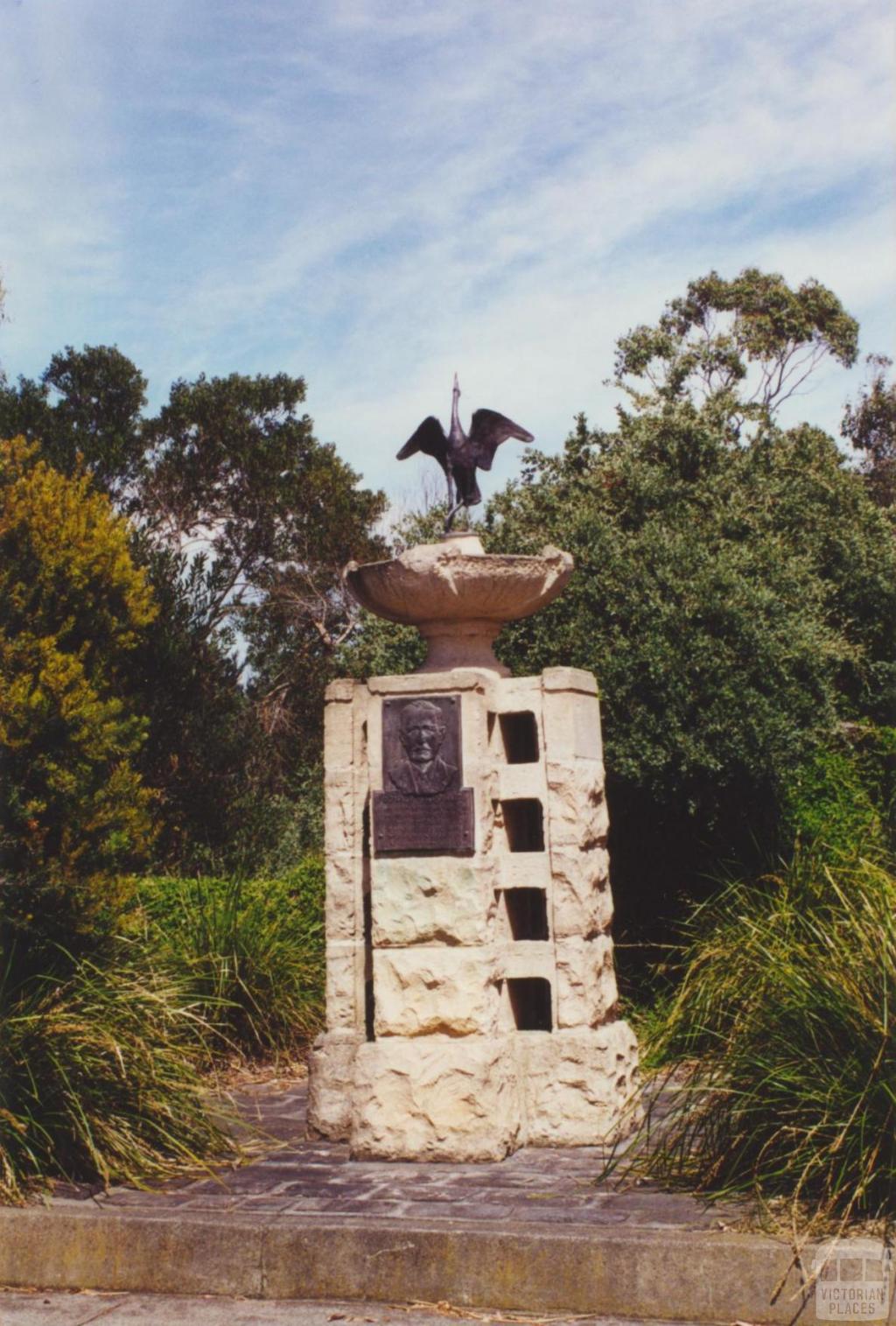 Donald MacDonald Memorial, Haydens Road, Beaumaris, 2000