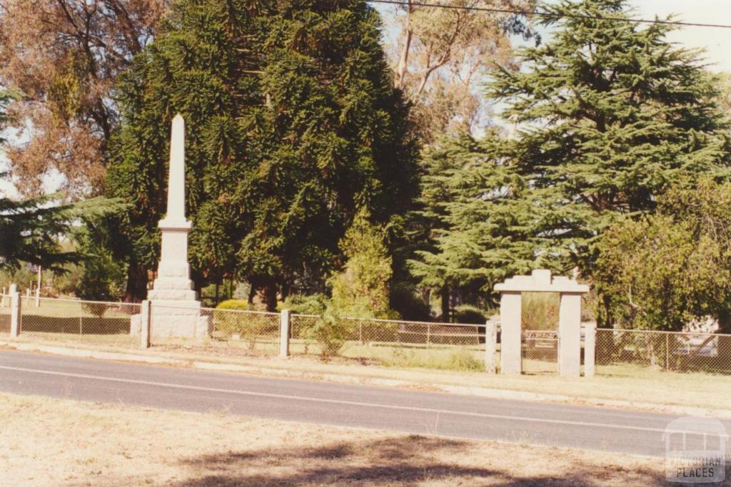 Harcourt monument, 2001