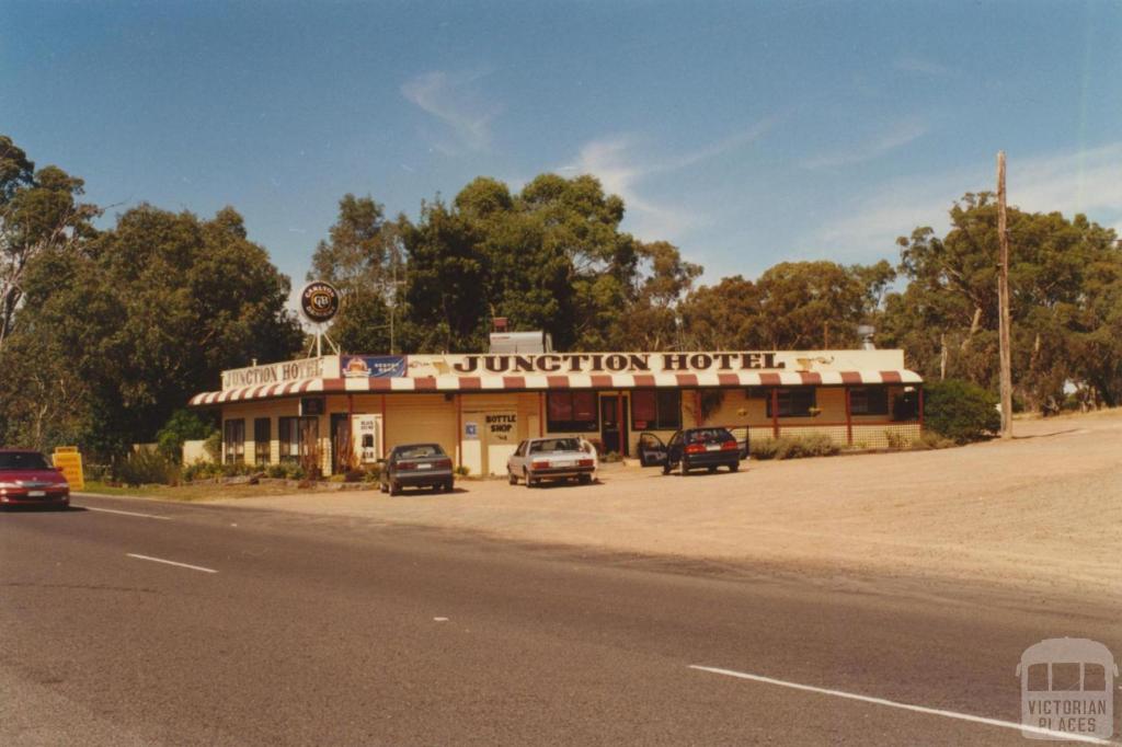 Junction Hotel, Ravenswood, 2001