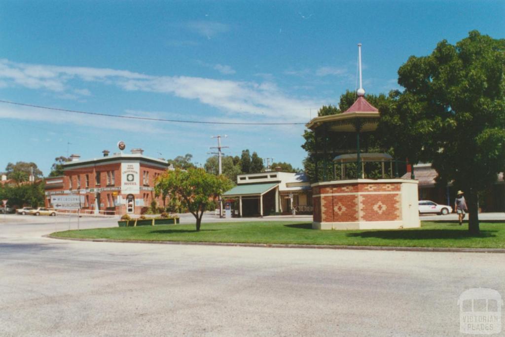 Rushworth, 2001