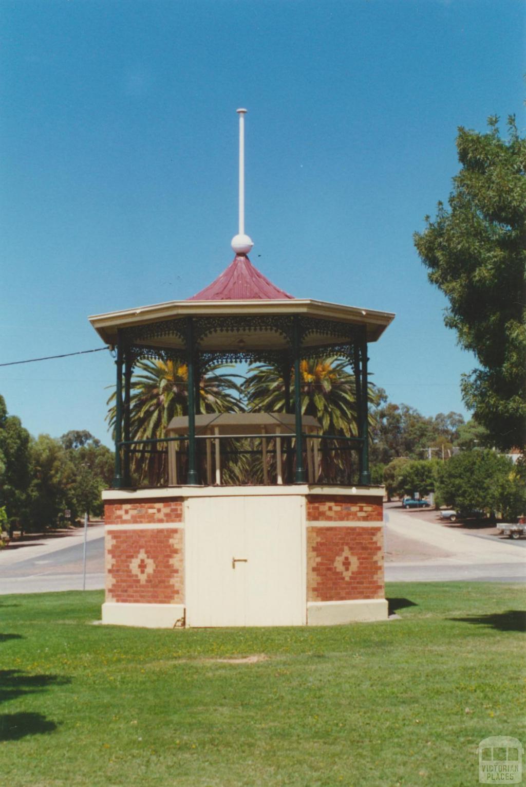 Rushworth, 2001