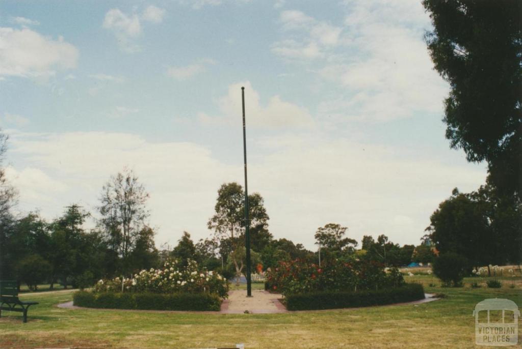 Toongabbie Gardens, 2002