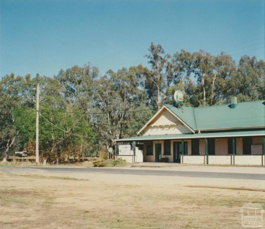 Whorouly Hotel, 2002